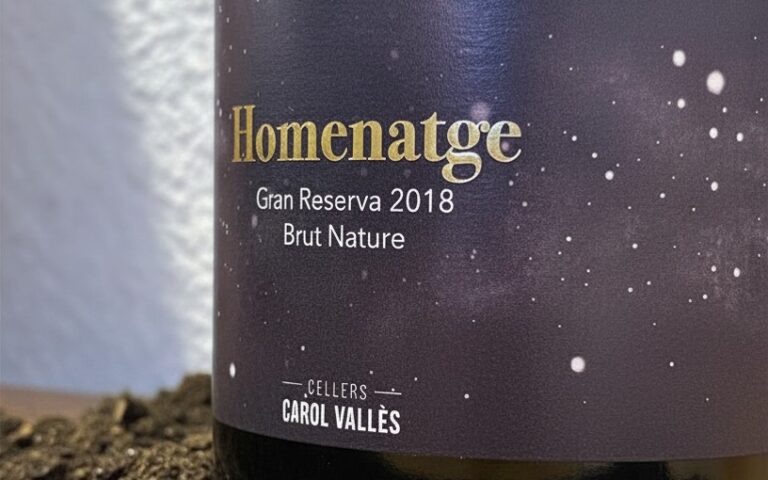 L’Homenatge: el cava que celebra 30 anys de Carol Vallès